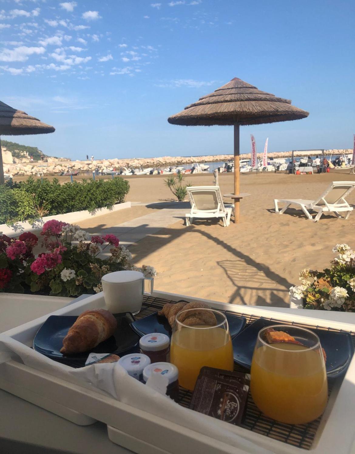 Marina Bay Beach Hotel 페스키치 외부 사진