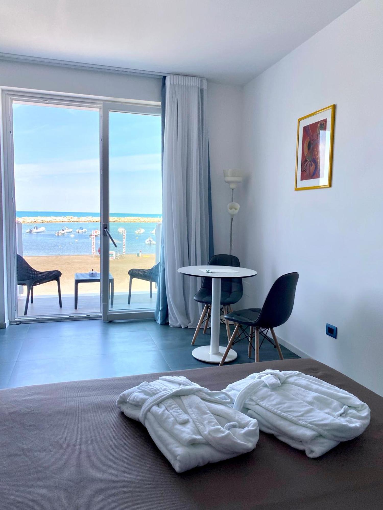 Marina Bay Beach Hotel 페스키치 외부 사진
